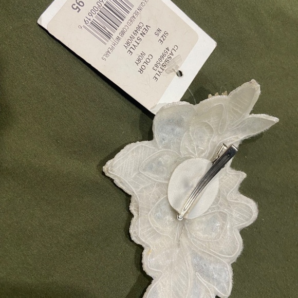 David’s Bridal Hair Clip - Picture 3 of 3